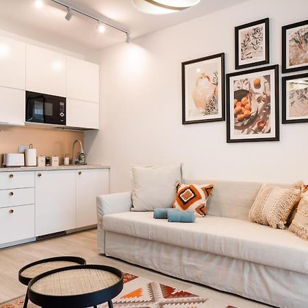 Wola Cosy White Apartment Varşovia Exterior foto