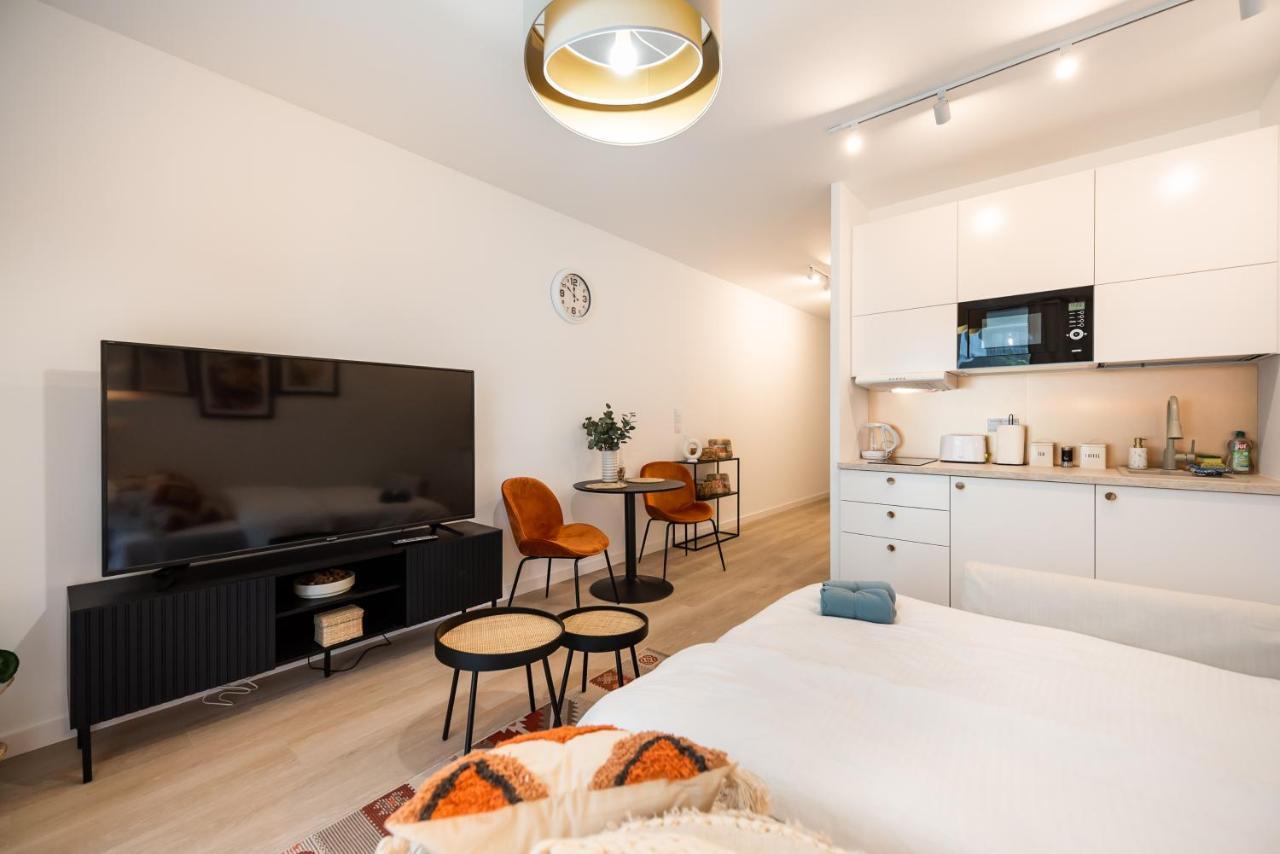 Wola Cosy White Apartment Varşovia Exterior foto