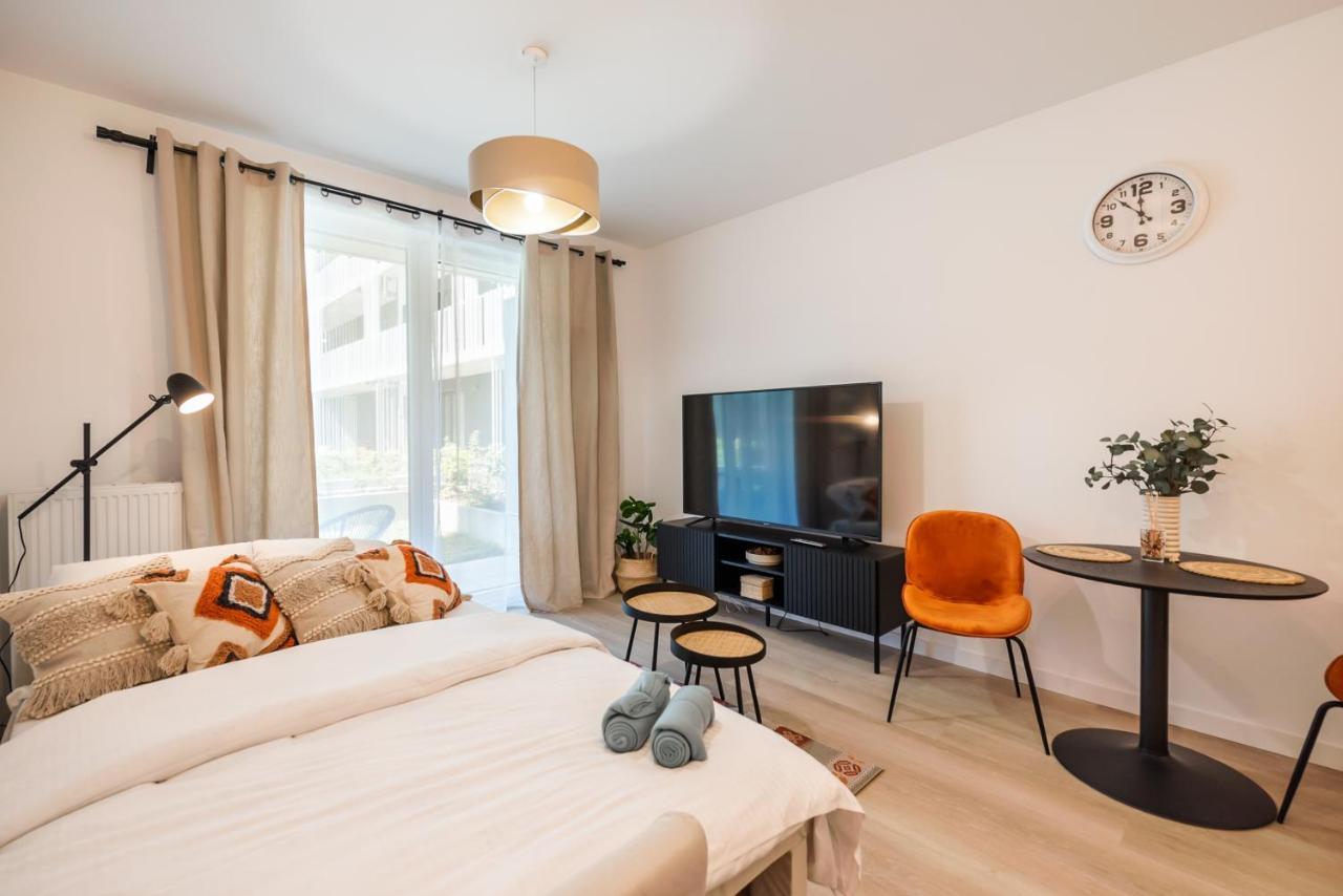 Wola Cosy White Apartment Varşovia Exterior foto